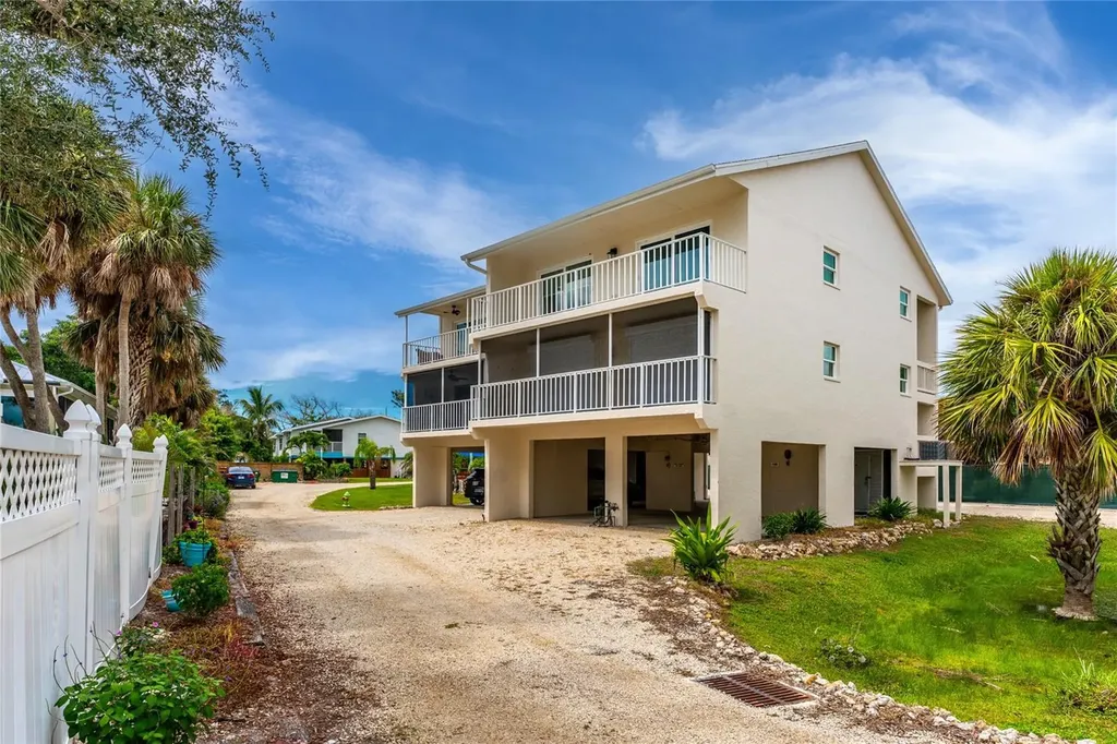 5031 N Beach Road Englewood FL 34223