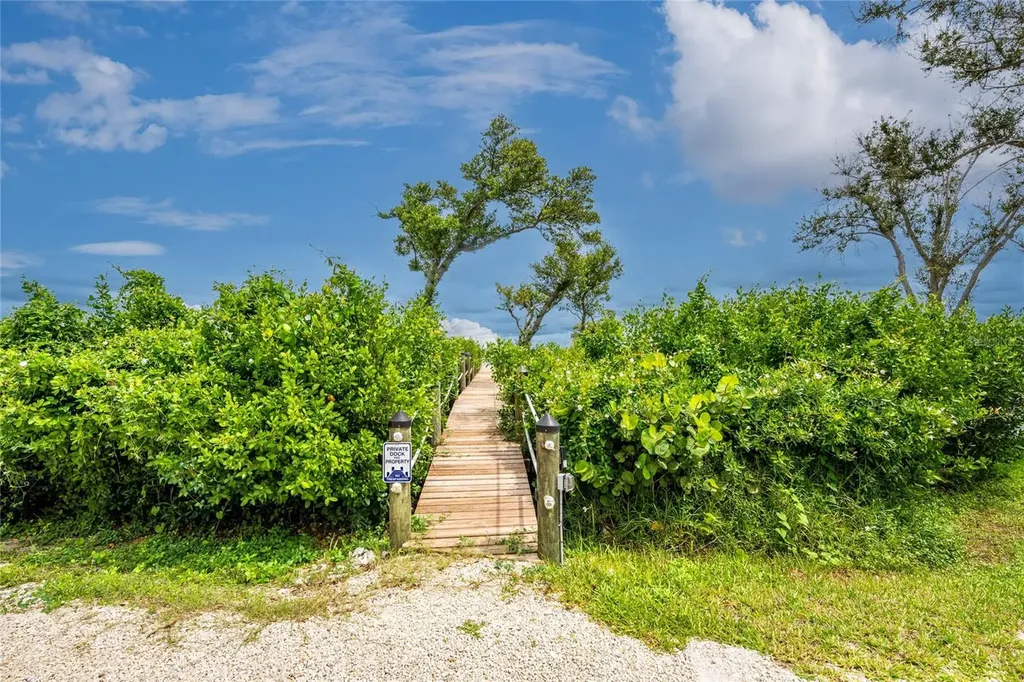 5031 N Beach Road Englewood FL 34223