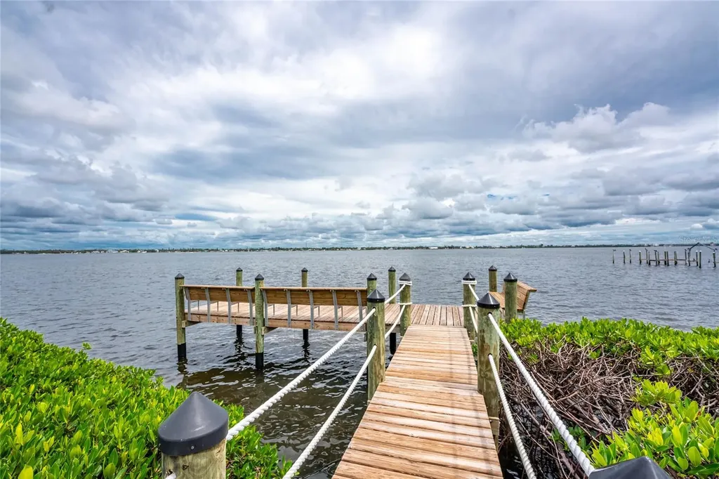 5031 N Beach Road Englewood FL 34223