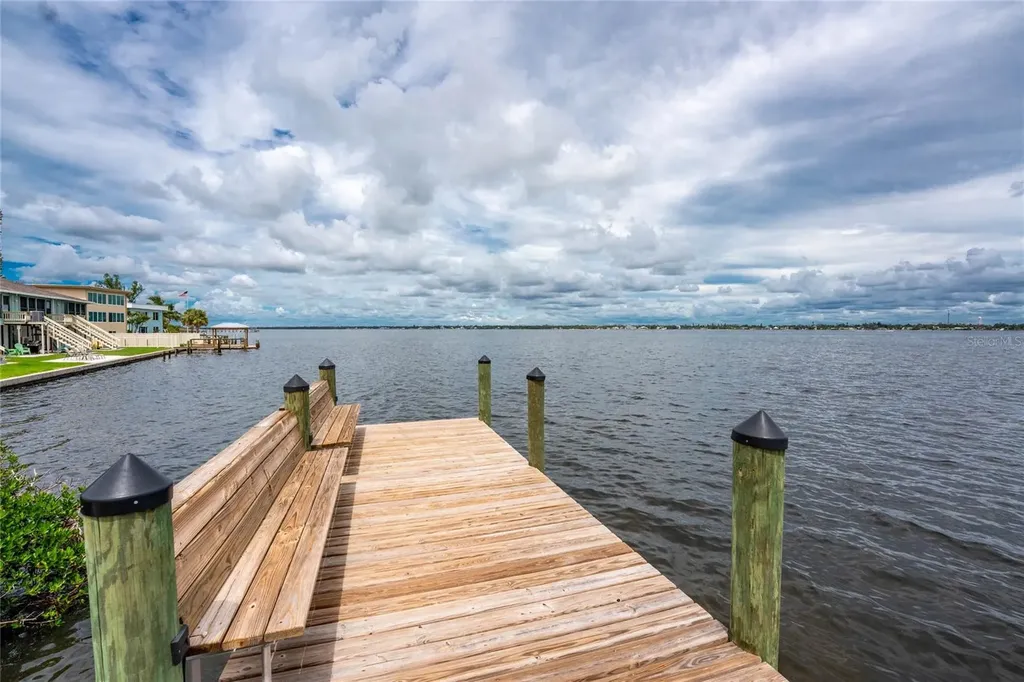 5031 N Beach Road Englewood FL 34223