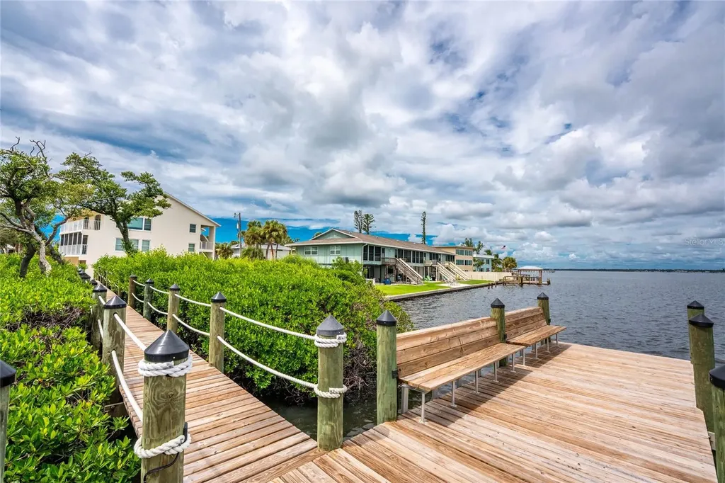 5031 N Beach Road Englewood FL 34223