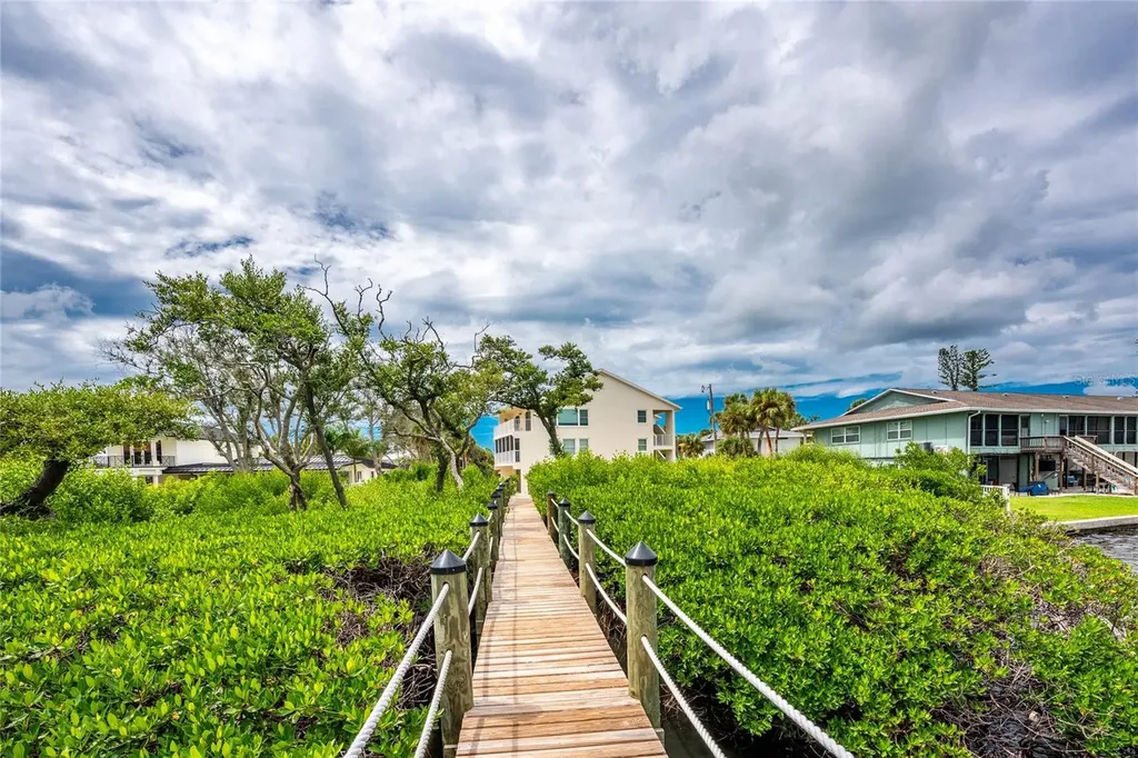 5031 N Beach Road Englewood FL 34223