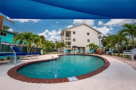 5031 N Beach Road Englewood FL 34223
