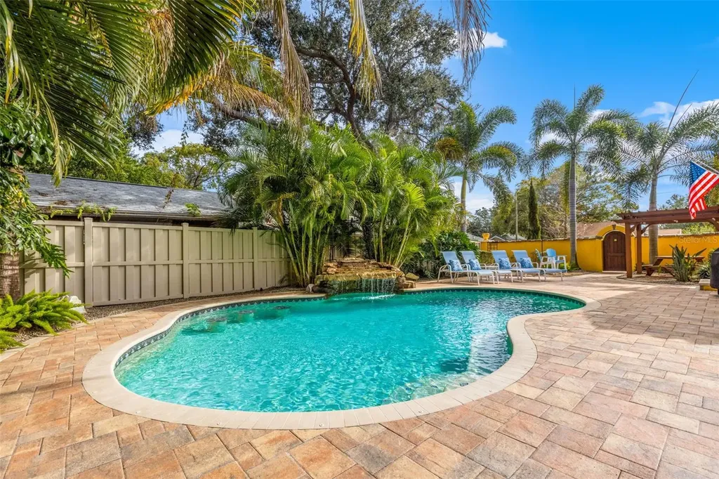 1431 22nd Avenue N St Petersburg FL 33704