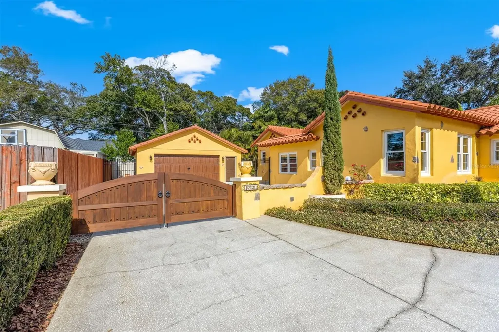 1431 22nd Avenue N St Petersburg FL 33704