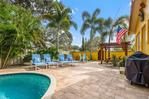 1431 22nd Avenue N St Petersburg FL 33704