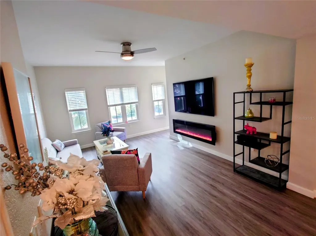 200 4th Avenue S St Petersburg FL 33701