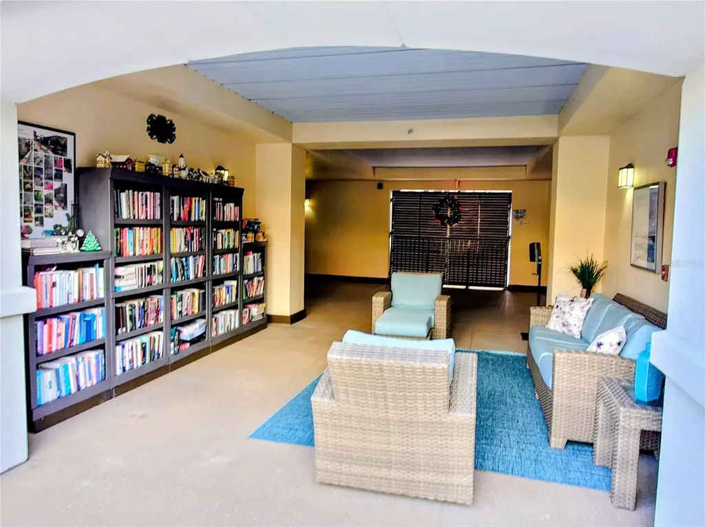 200 4th Avenue S St Petersburg FL 33701