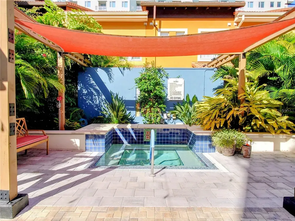 200 4th Avenue S St Petersburg FL 33701