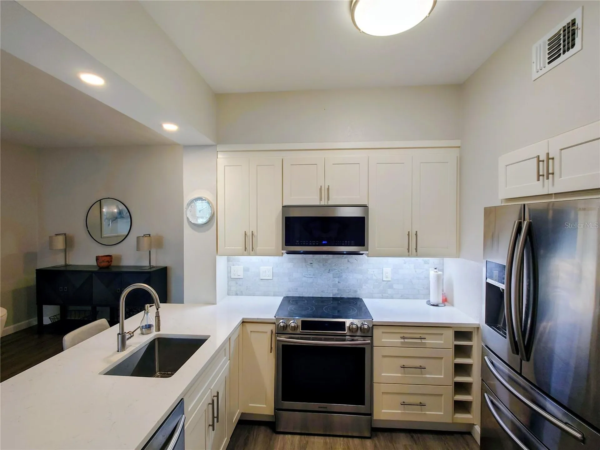 200 4th Avenue S St Petersburg FL 33701