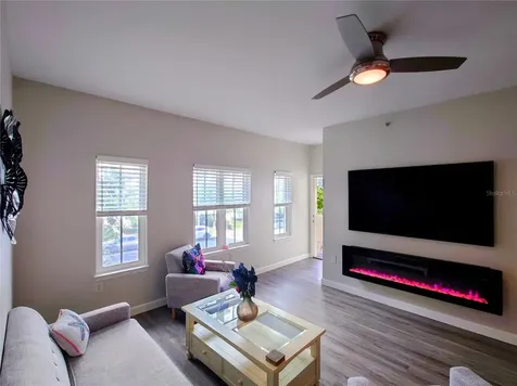 200 4th Avenue S St Petersburg FL 33701