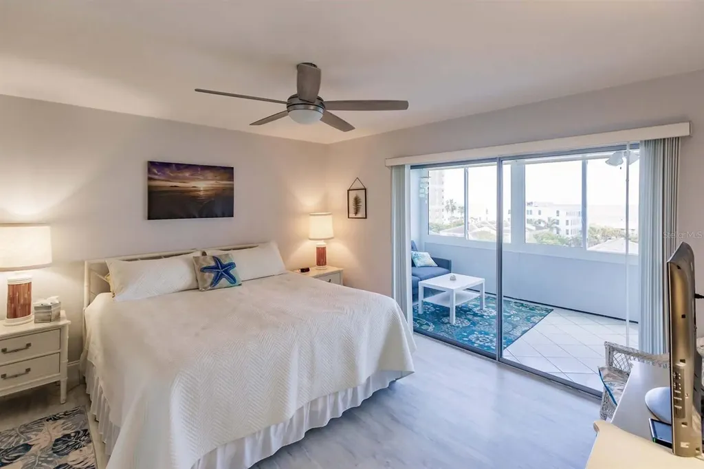 1125 W Peppertree Drive Sarasota FL 34242