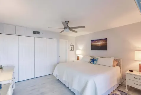 1125 W Peppertree Drive Sarasota FL 34242