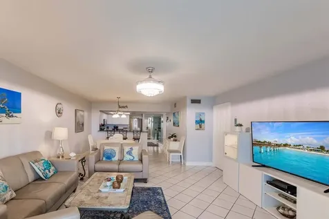 1125 W Peppertree Drive Sarasota FL 34242