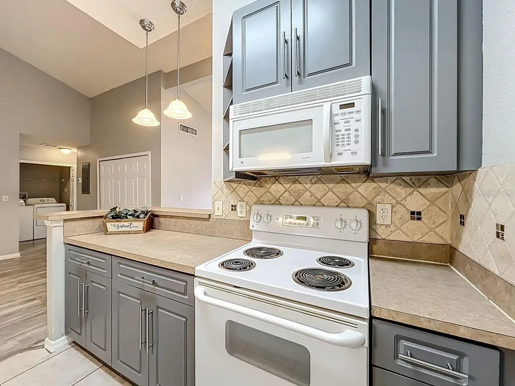 185 N Pearl Lake Causeway Altamonte Springs FL 32714