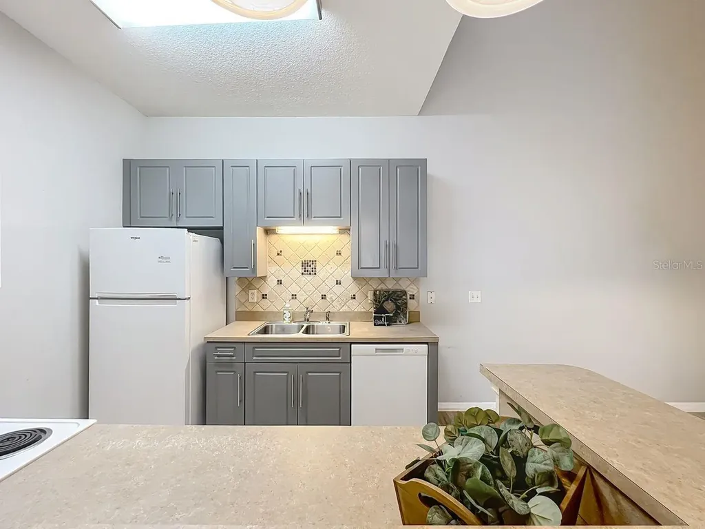 185 N Pearl Lake Causeway Altamonte Springs FL 32714