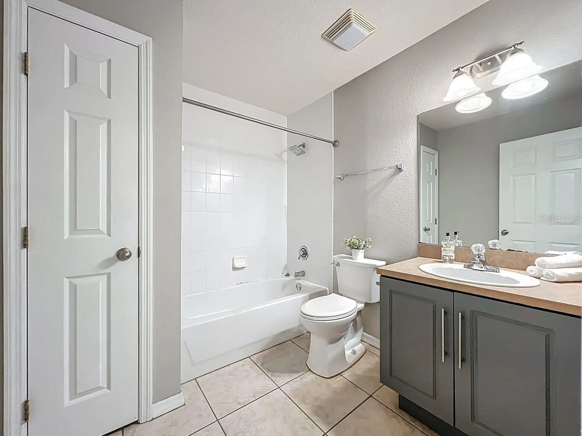 185 N Pearl Lake Causeway Altamonte Springs FL 32714