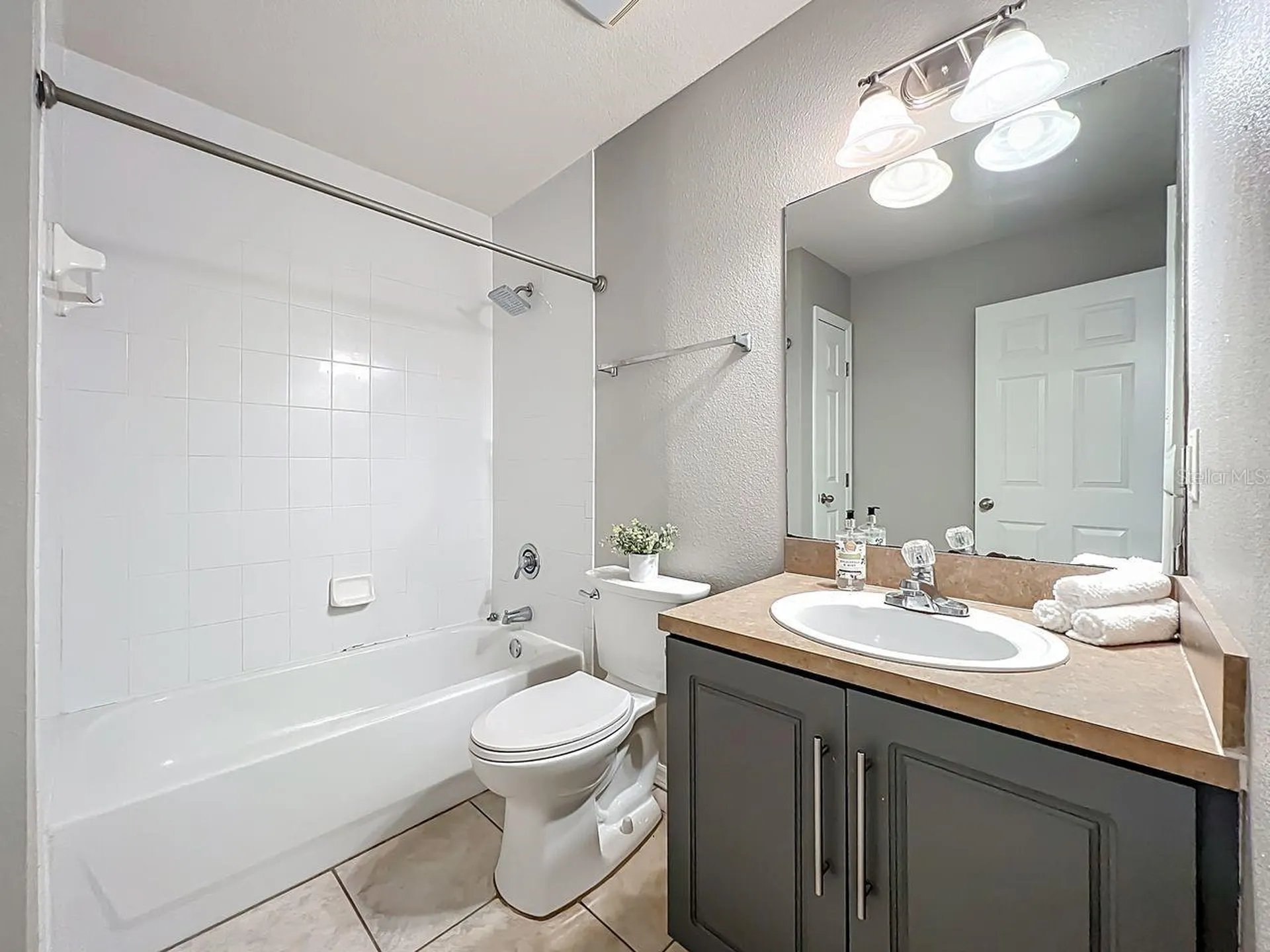 185 N Pearl Lake Causeway Altamonte Springs FL 32714