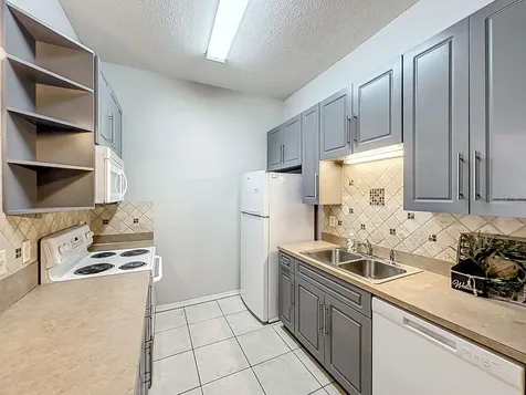185 N Pearl Lake Causeway Altamonte Springs FL 32714