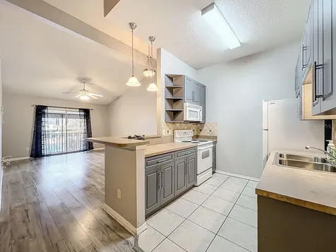 185 N Pearl Lake Causeway Altamonte Springs FL 32714