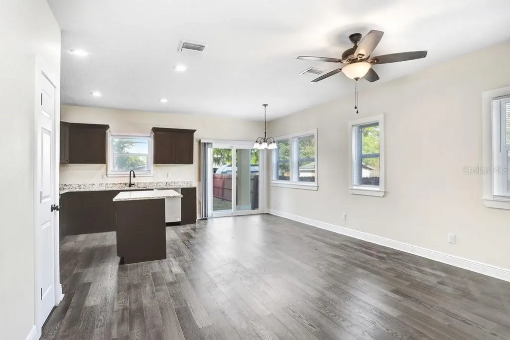 4209 W Woodlawn Avenue Tampa FL 33614