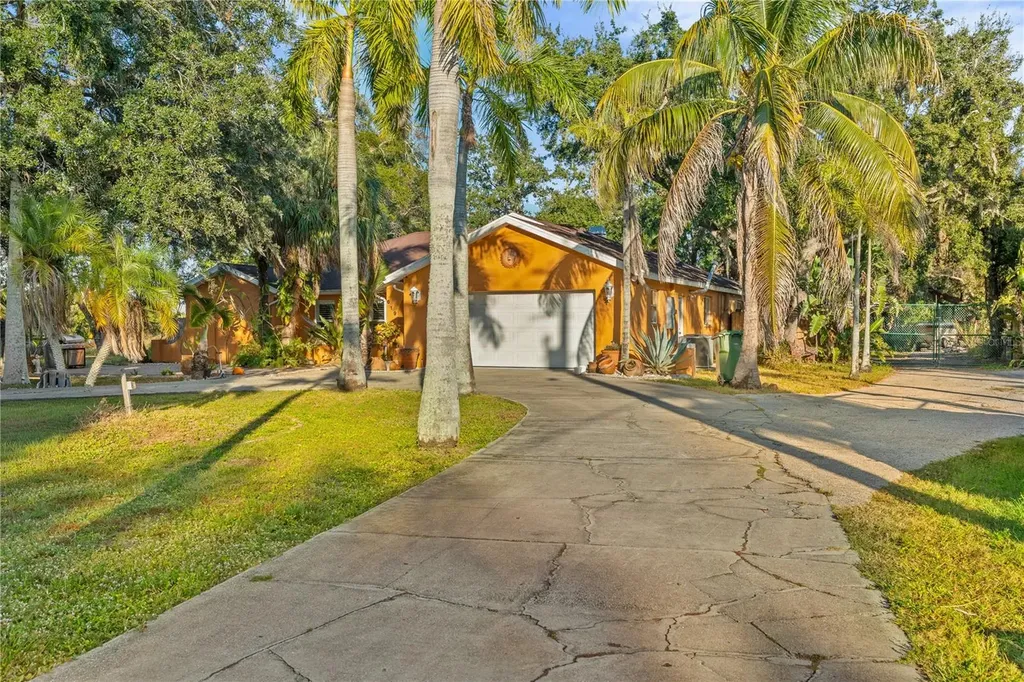 619 29th Street E Bradenton FL 34208