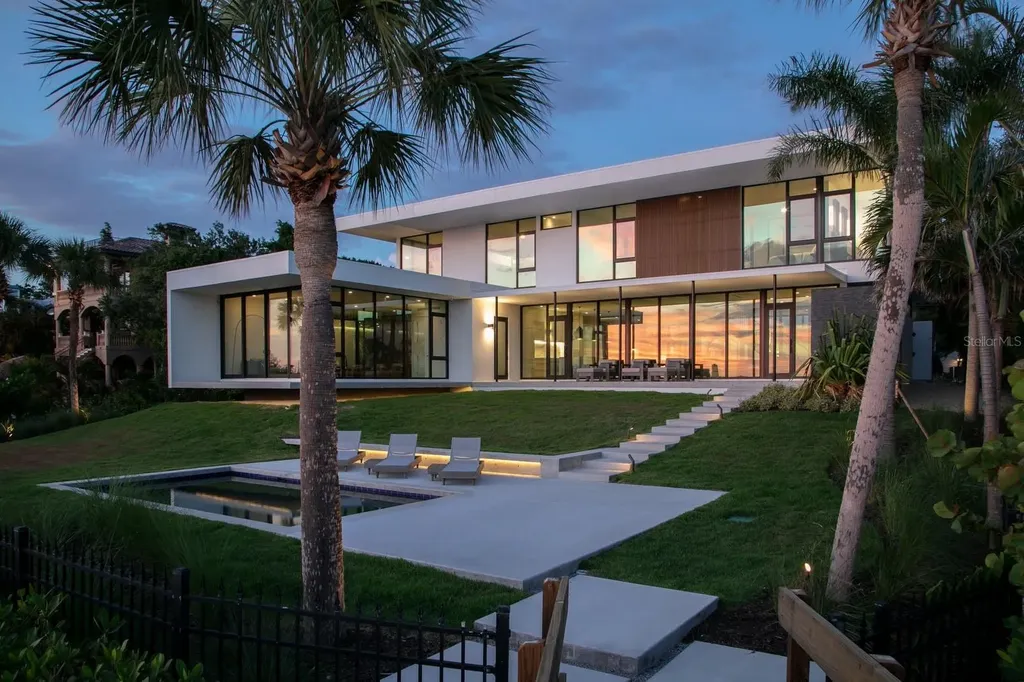 1500 Bayview Drive Sarasota FL 34239