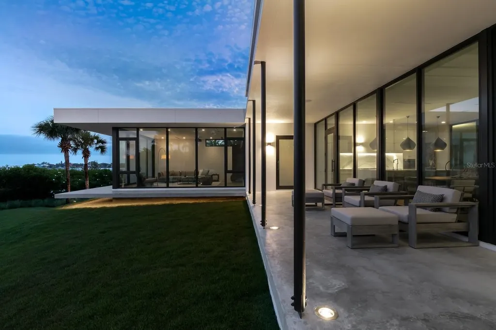 1500 Bayview Drive Sarasota FL 34239
