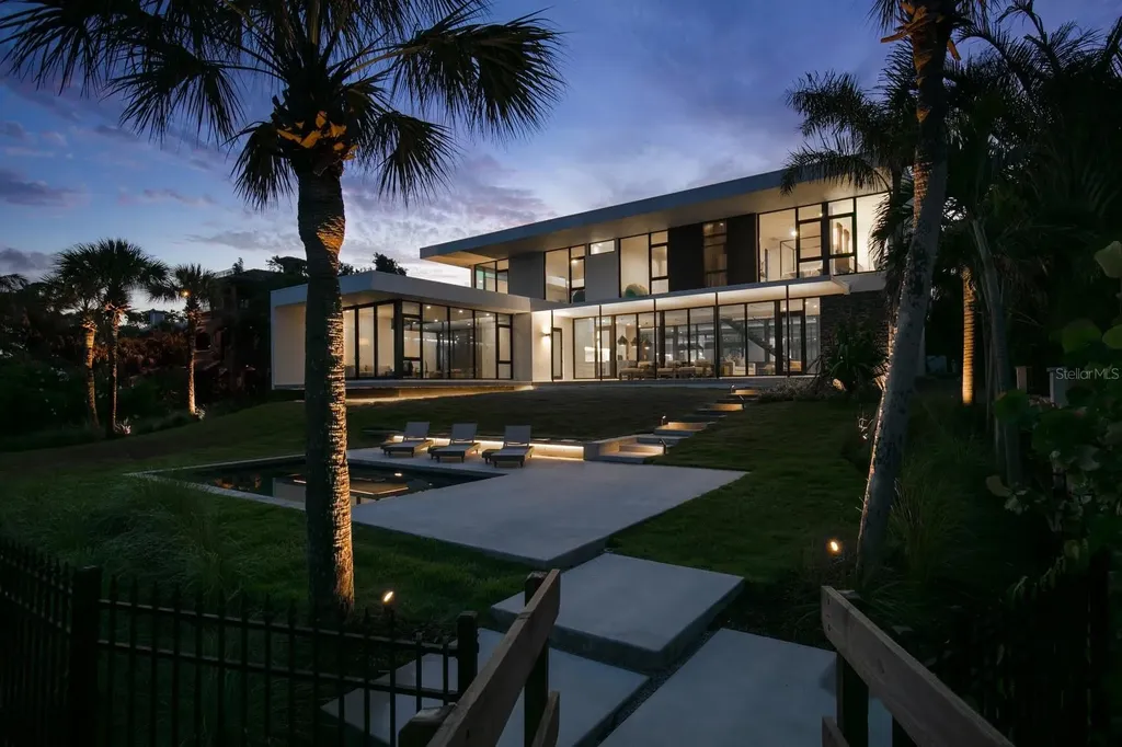 1500 Bayview Drive Sarasota FL 34239
