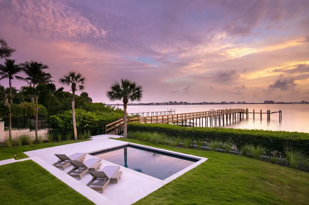1500 Bayview Drive Sarasota FL 34239