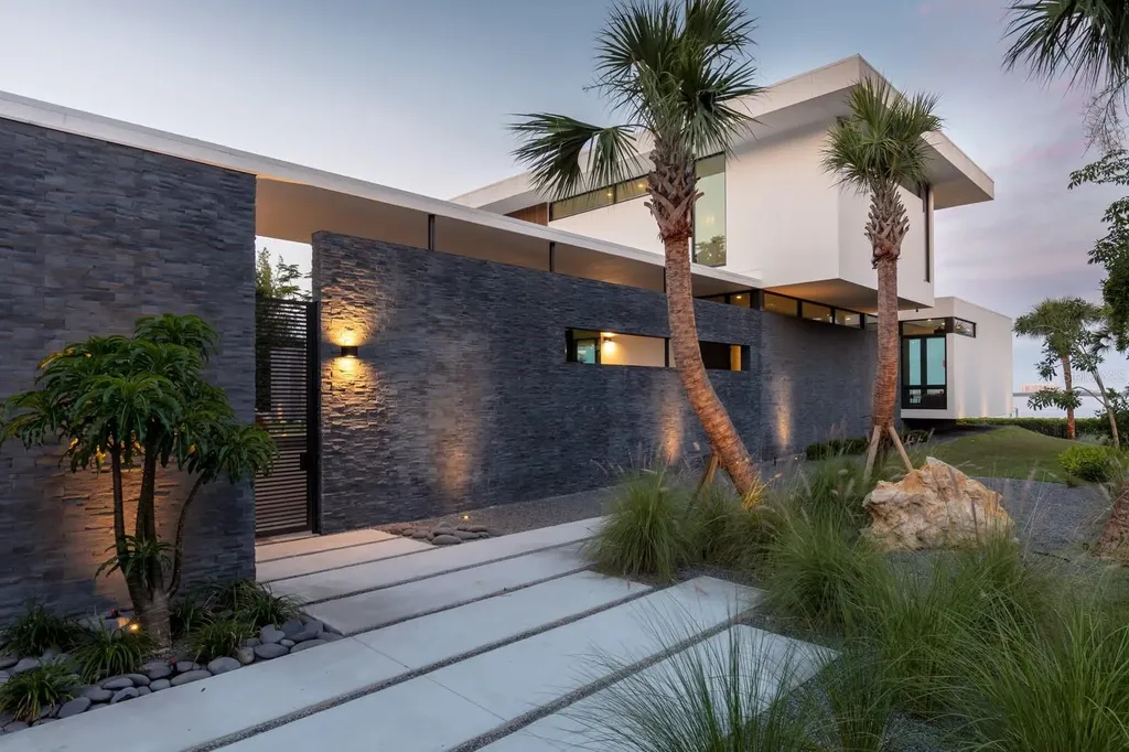 1500 Bayview Drive Sarasota FL 34239