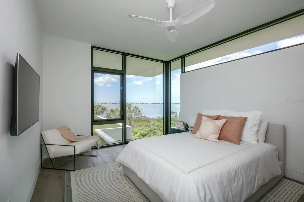 1500 Bayview Drive Sarasota FL 34239