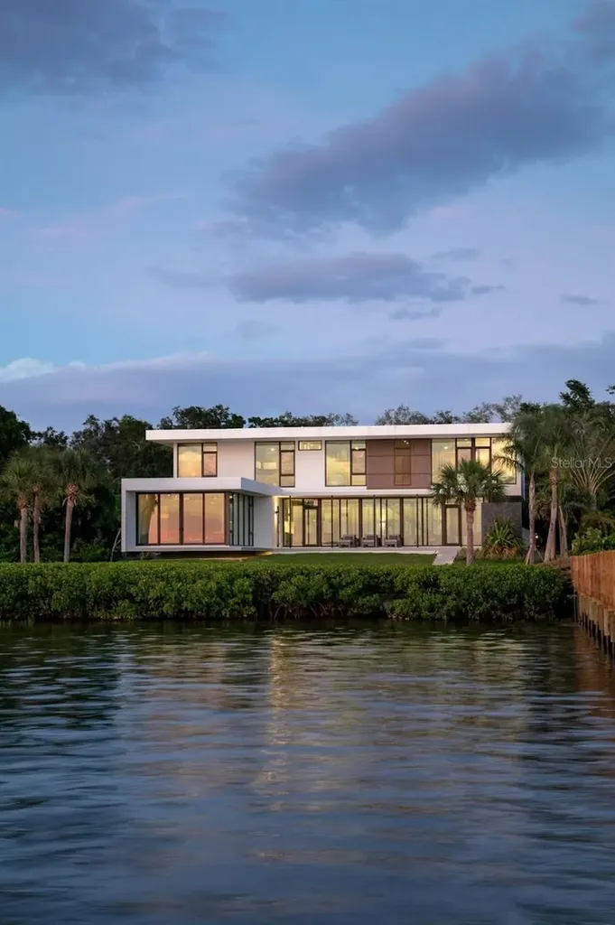 1500 Bayview Drive Sarasota FL 34239