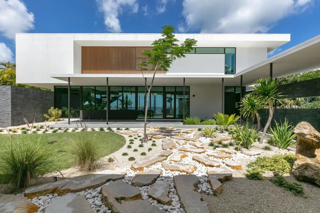 1500 Bayview Drive Sarasota FL 34239