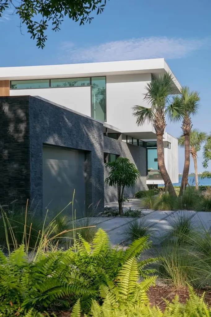 1500 Bayview Drive Sarasota FL 34239