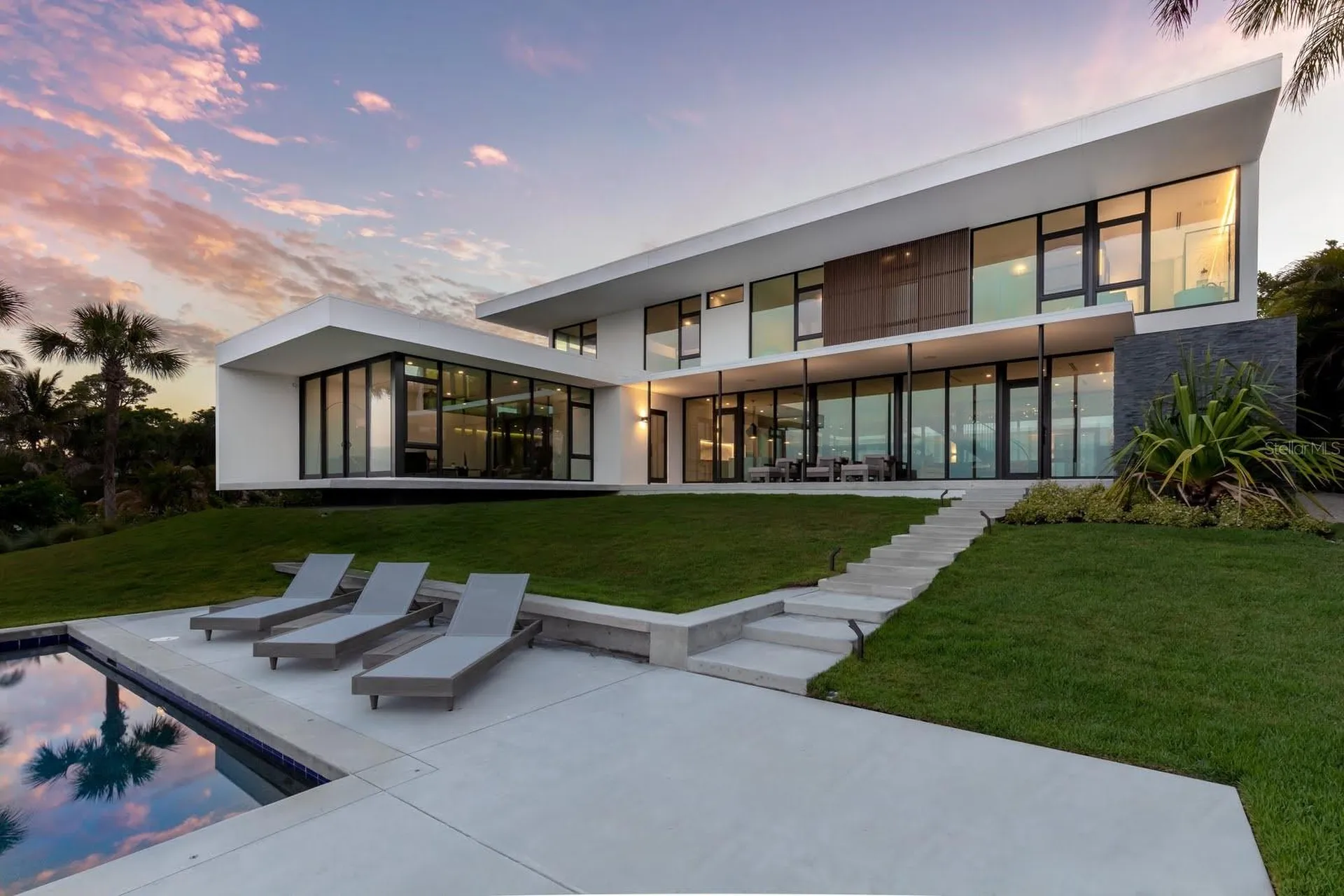 1500 Bayview Drive Sarasota FL 34239