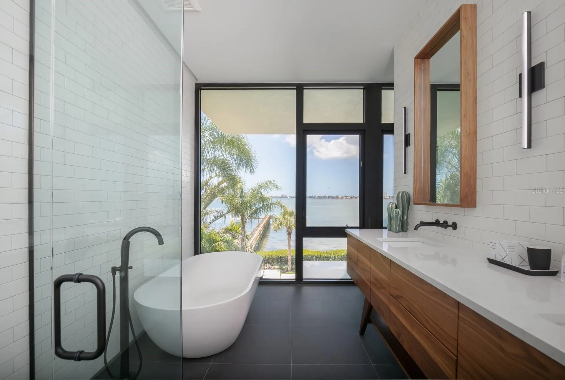 1500 Bayview Drive Sarasota FL 34239