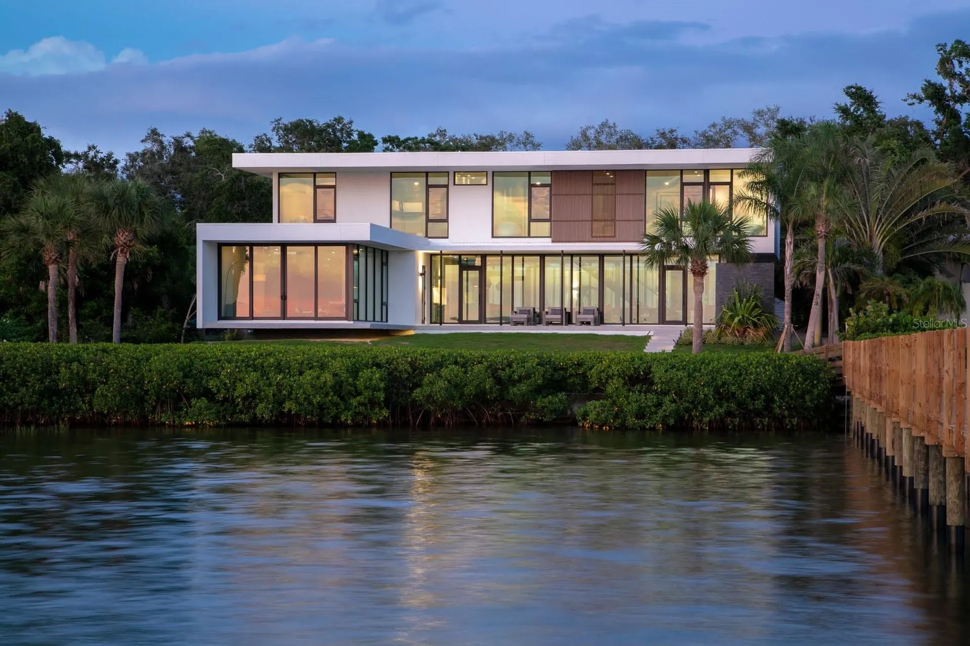 1500 Bayview Drive Sarasota FL 34239