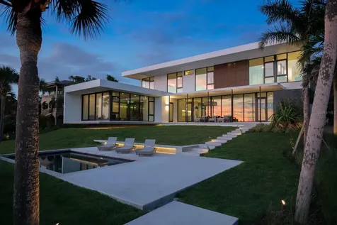 1500 Bayview Drive Sarasota FL 34239