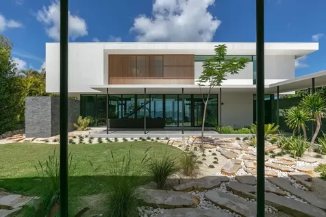1500 Bayview Drive Sarasota FL 34239