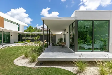 1500 Bayview Drive Sarasota FL 34239