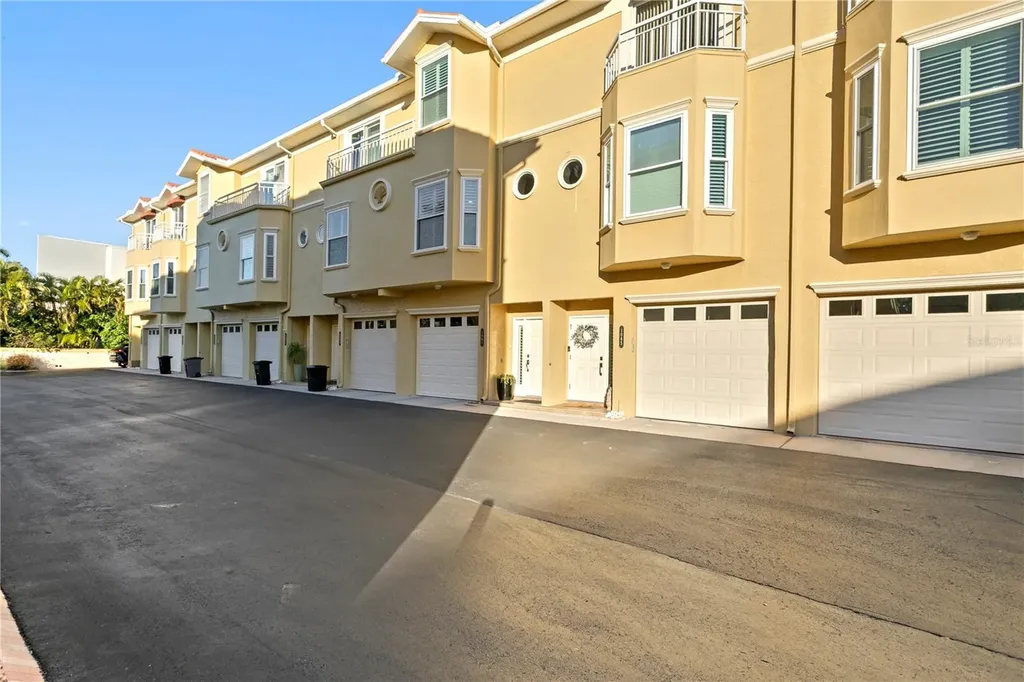 1067 Pinellas Bayway S St Petersburg FL 33715