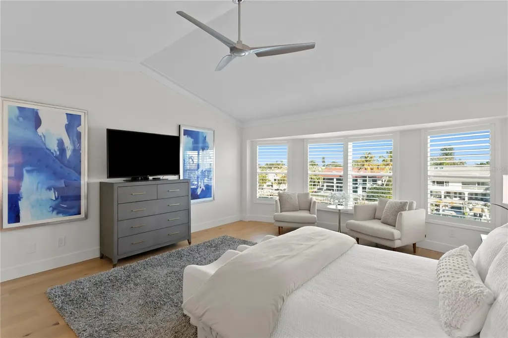 1067 Pinellas Bayway S St Petersburg FL 33715