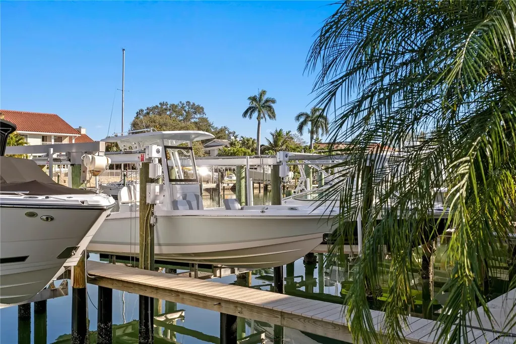 1067 Pinellas Bayway S St Petersburg FL 33715