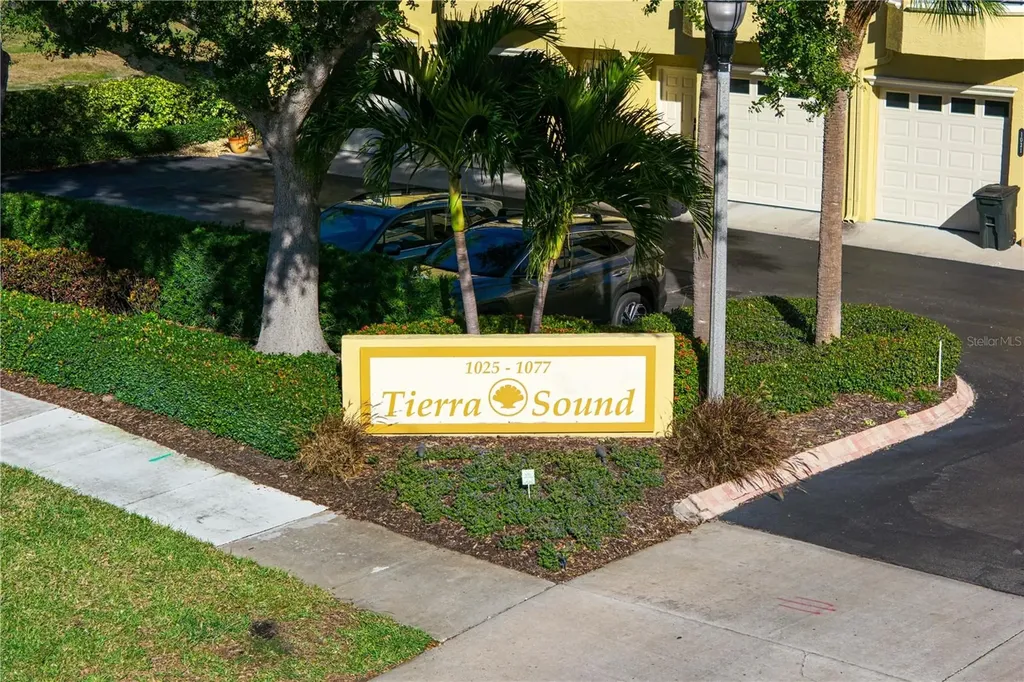 1067 Pinellas Bayway S St Petersburg FL 33715
