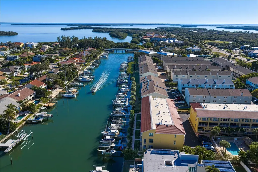 1067 Pinellas Bayway S St Petersburg FL 33715