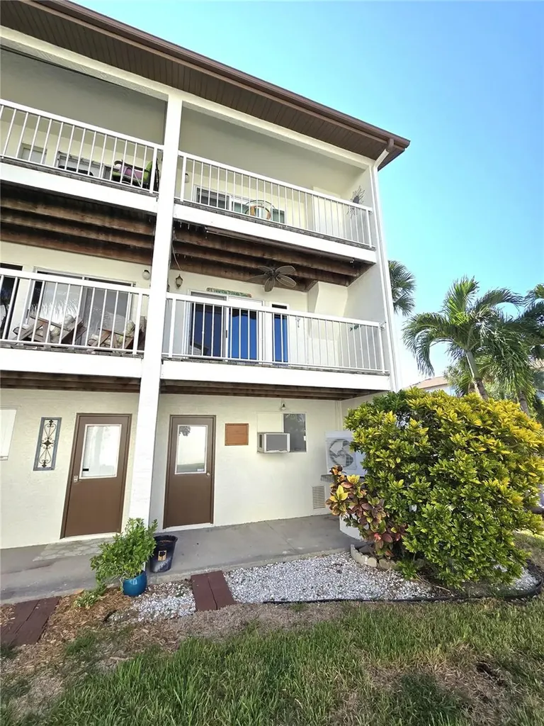 346 Madeira Circle Tierra Verde FL 33715