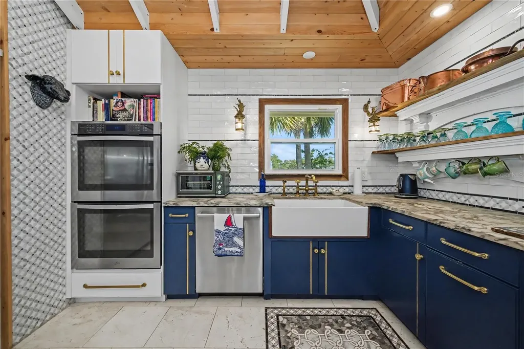 5116 Admiral Place Sarasota FL 34231