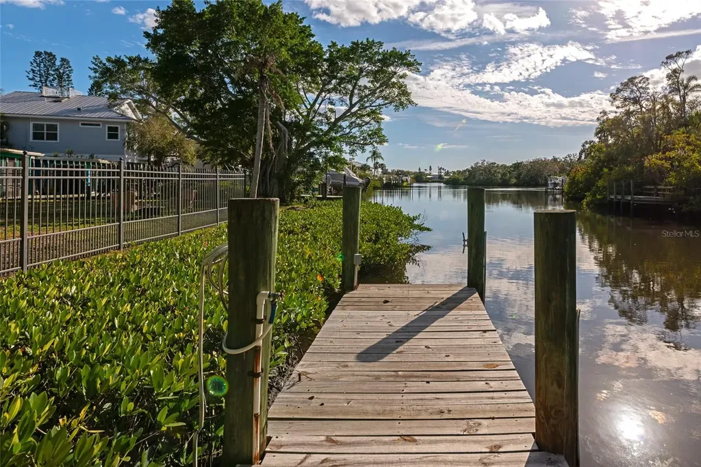 5116 Admiral Place Sarasota FL 34231
