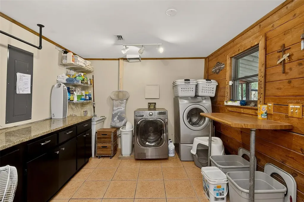 2635 N Dover Road Dover FL 33527